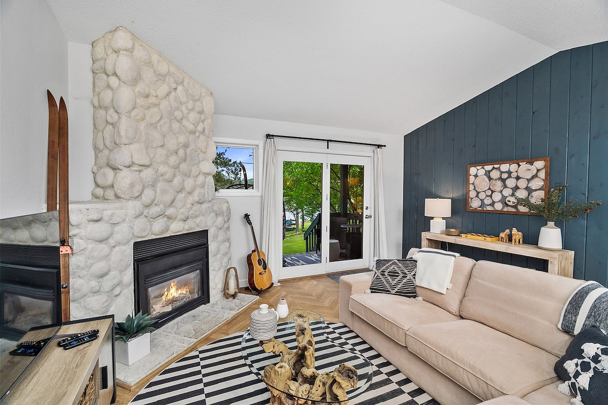 Lakefront Luxury | Giants Ridge | Pet-Friendly image 1