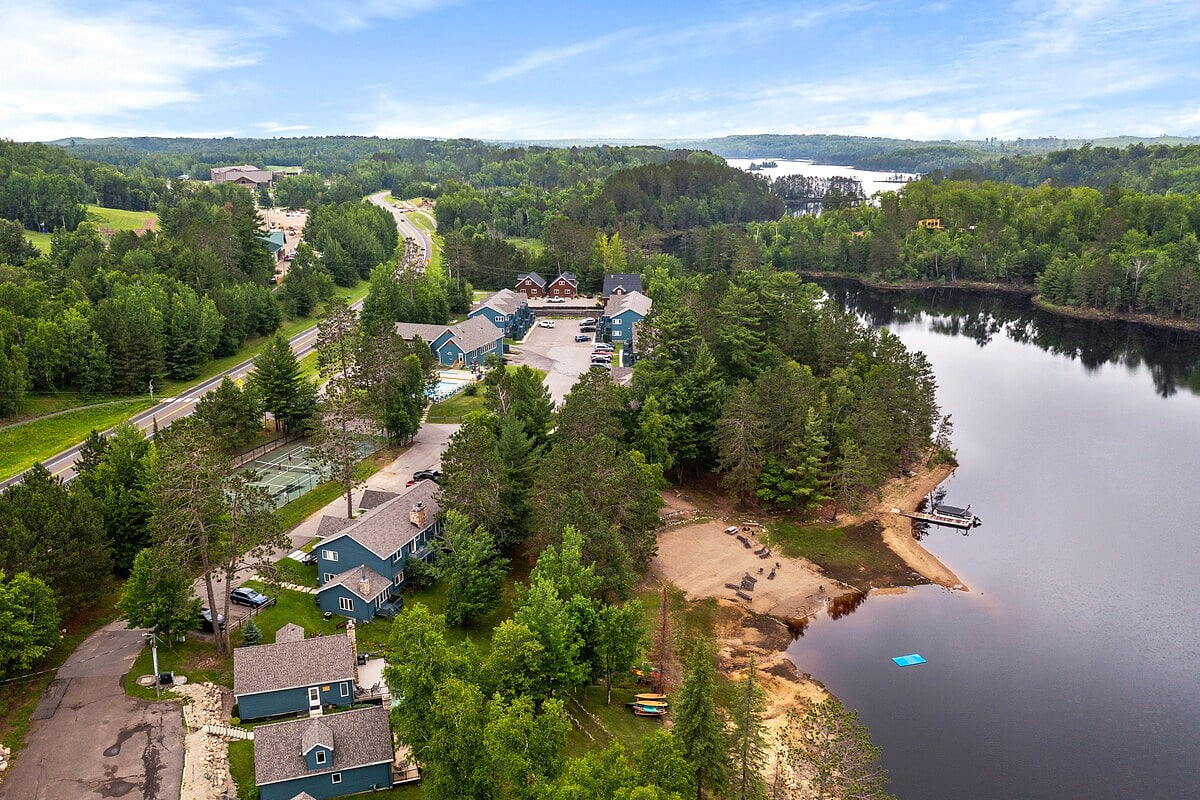 Lakefront Luxury | Giants Ridge | Pet-Friendly image 38