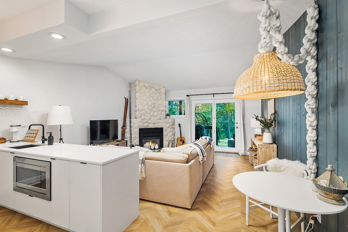 Lakefront Luxury | Giants Ridge | Pet-Friendly image 5