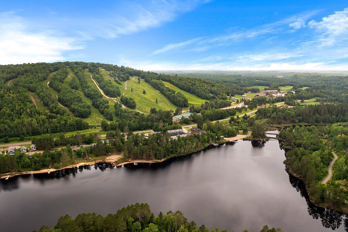 Lakefront Luxury | Giants Ridge | Pet-Friendly image 41