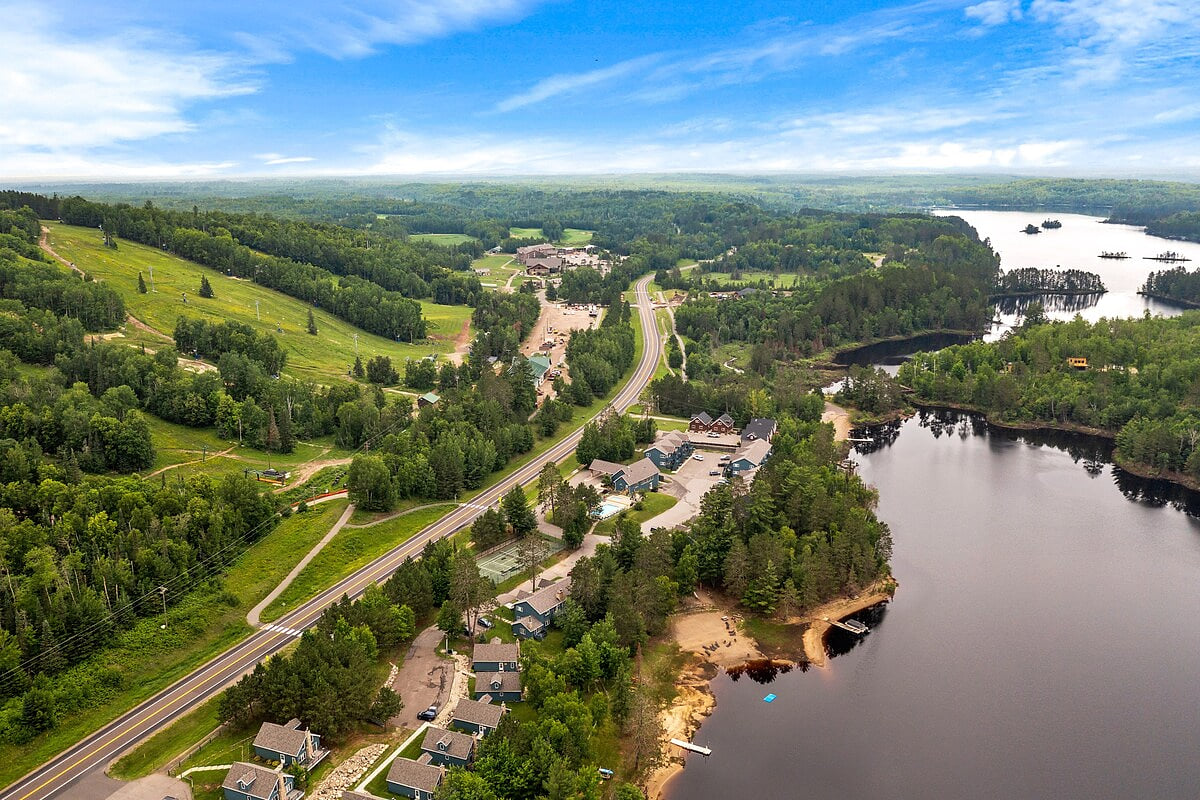 Lakefront Luxury | Giants Ridge | Pet-Friendly image 43