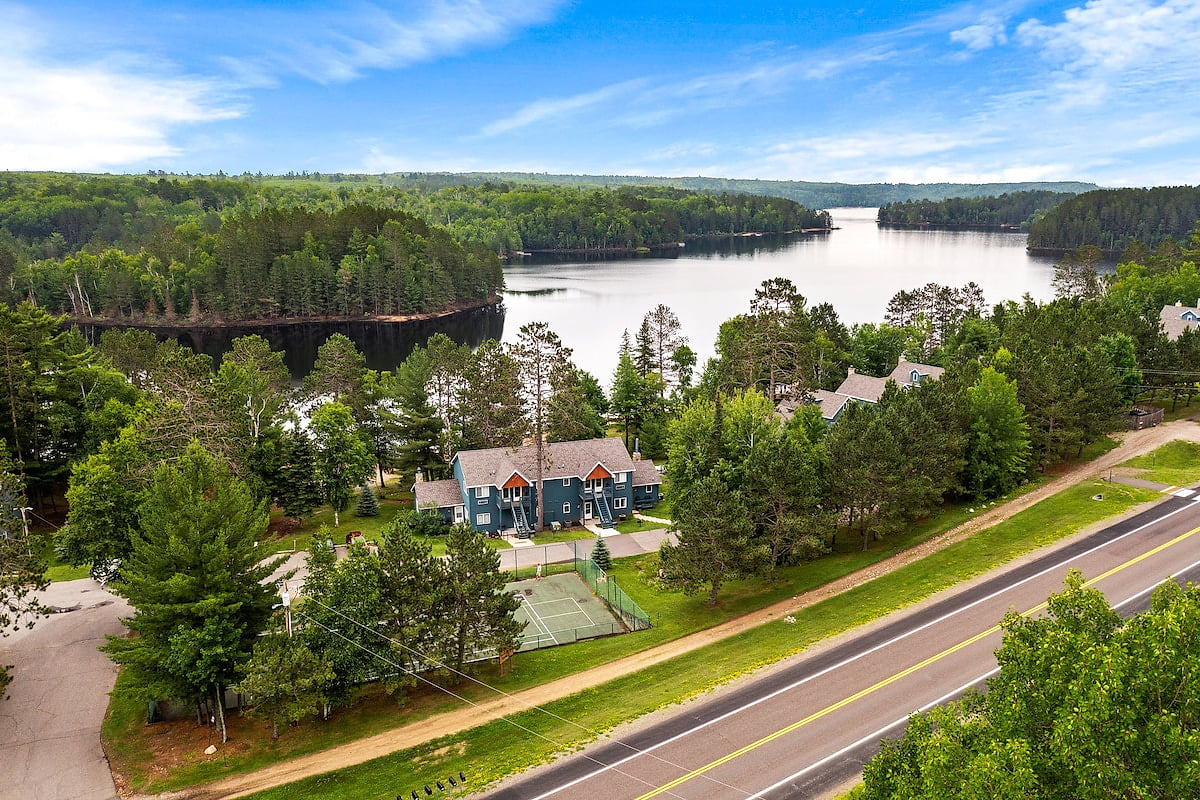 Lakefront Luxury | Giants Ridge | Pet-Friendly image 40