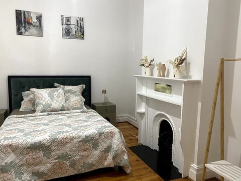 Glenelg Charmer - Large 3BR, Beach & Parking image 3