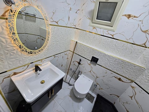 Sheraton - New & Stylish Flat image 2