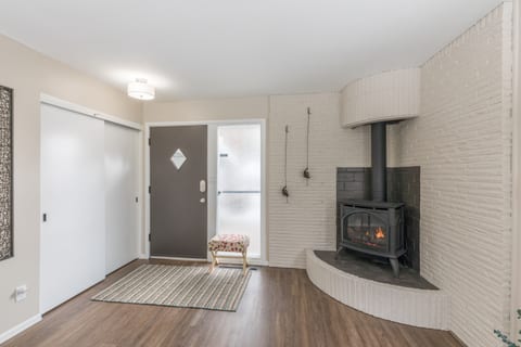 Foyer/Living Room