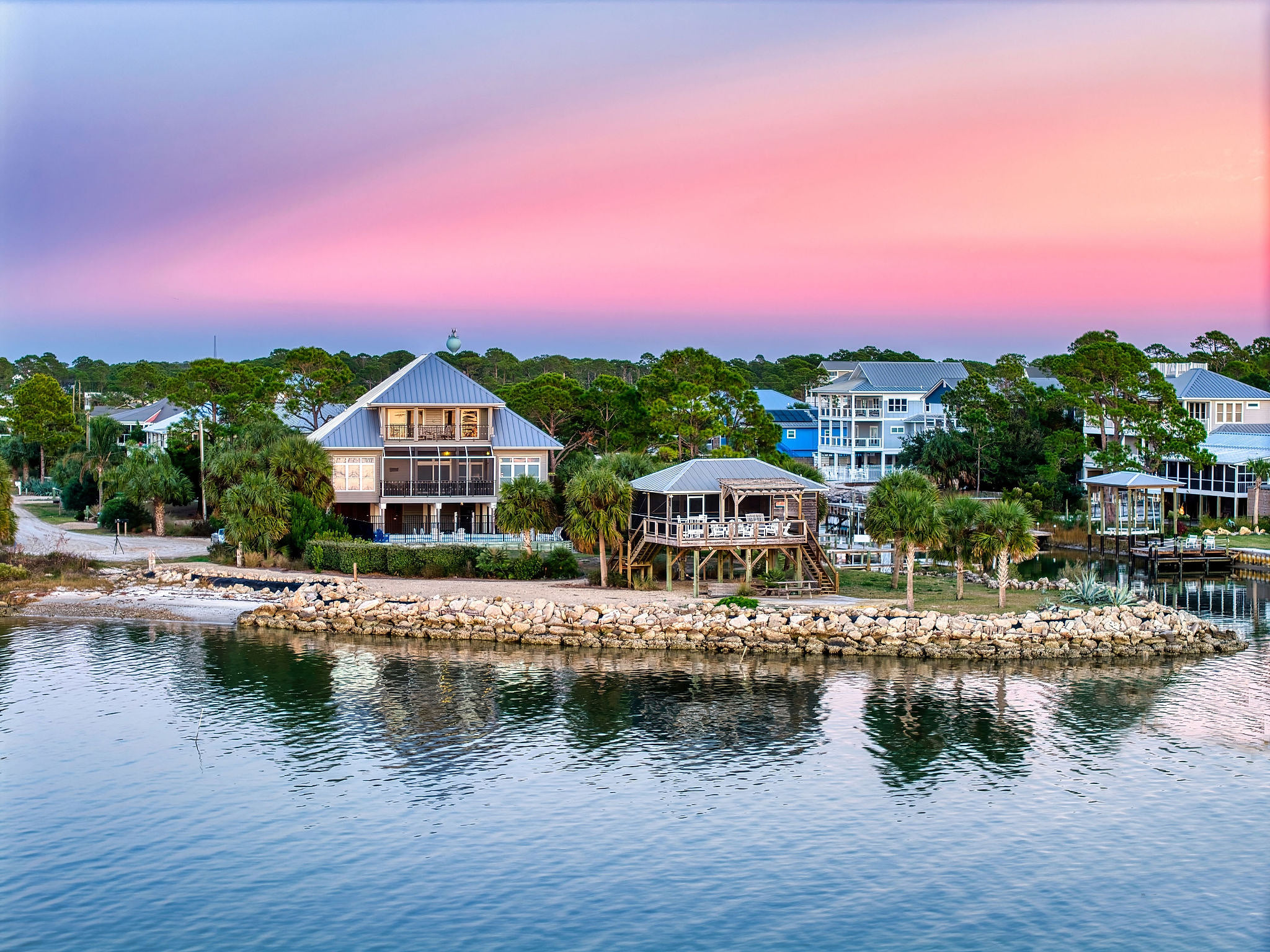 On the Waterfront Your Private Retreat!