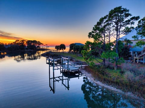 On the Waterfront Your Private Retreat!