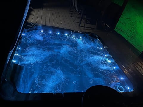 Villa in stunning lake scenery with outdoor hot tub image 2