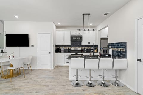 Downtown Houston Escape with Private En-Suite