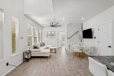Downtown Houston Escape with Private En-Suite