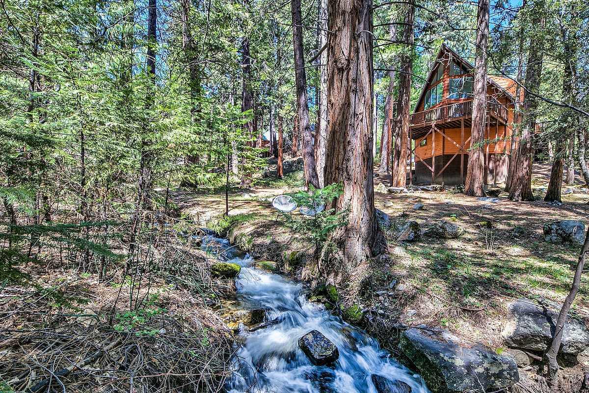 Monthly 4BR Mountain Cabin Near South Lake Tahoe image 1