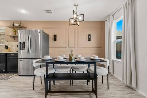 Fort Worth Firepit Retreat • Pet-Friendly Home