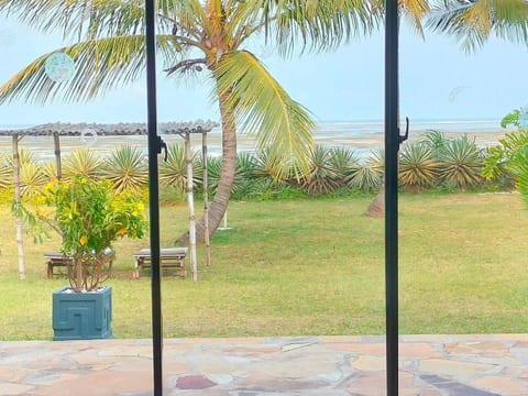 Ahadi-Beach-Villa 1
