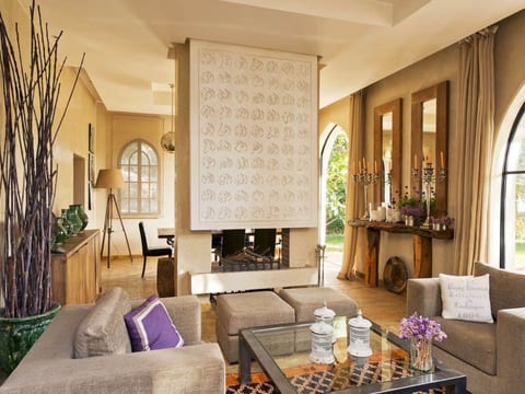 Grandiose Villa ,5 Schlafzimmer in der Nähe des Zentrums .