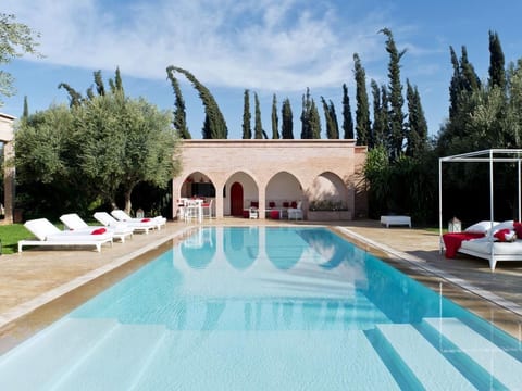 Grandiose Villa ,5 Schlafzimmer in der Nähe des Zentrums .