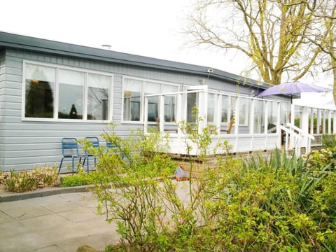 in Anjum mit Sauna, Garten und Terrasse