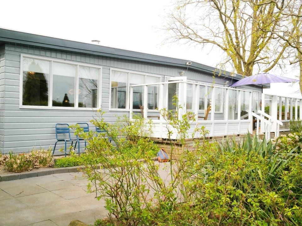 in Anjum mit Sauna, Garten und Terrasse - Eanjum