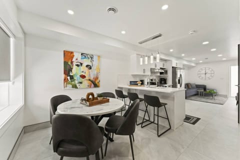 Luxury 171-8 Condos with Magnificent Lakeview