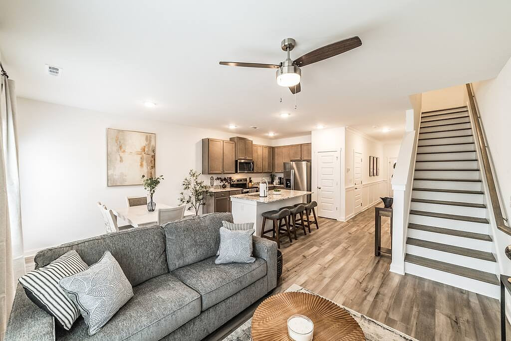 Modern Huntsville Townhome • Patio • Sleeps 8