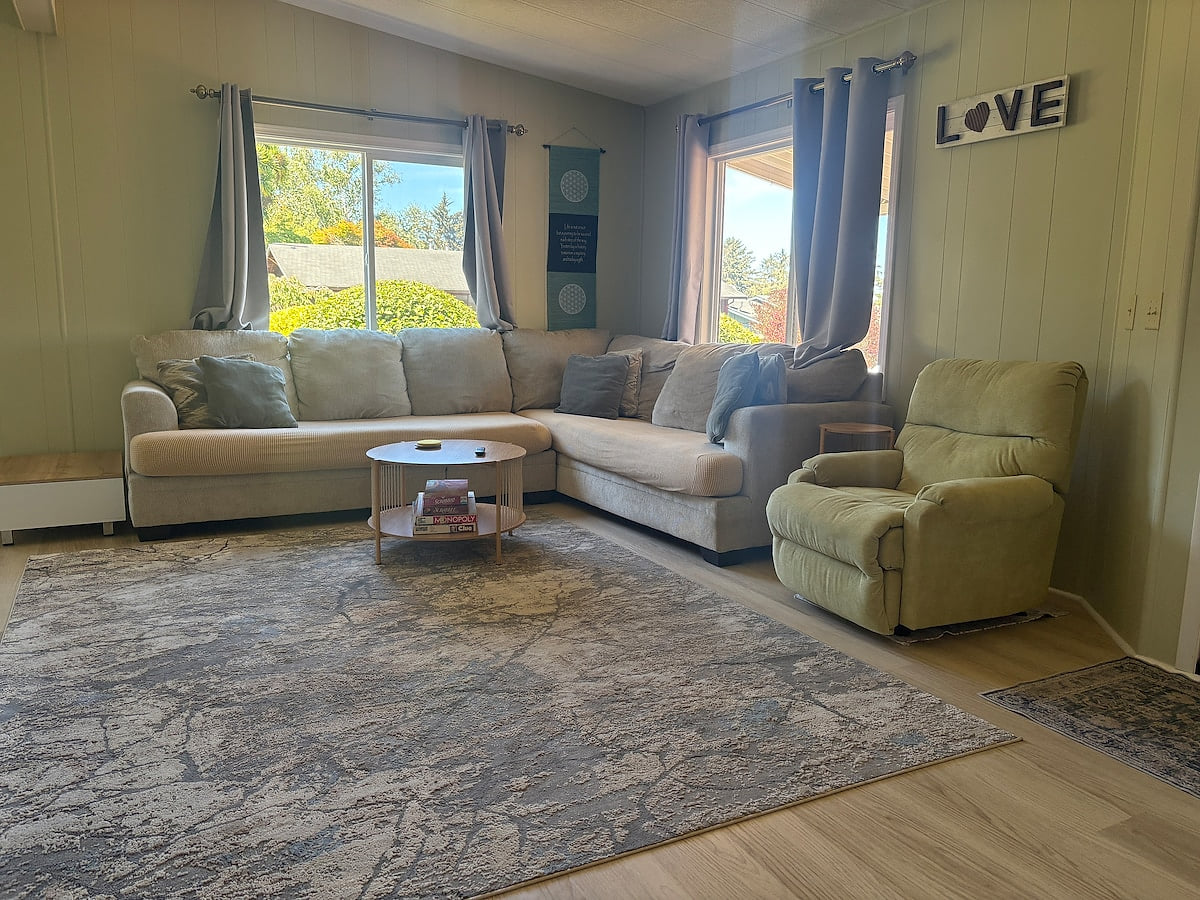 Hillside retreat with bay view, pet friendly image 1