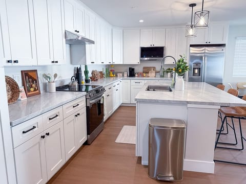 Lime Light La Mesa New 4BR 3BA, Group Friendly