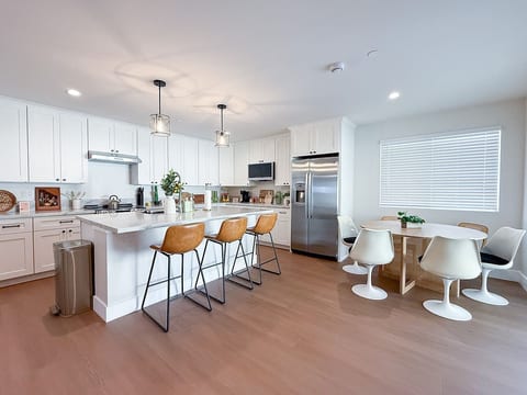 Lime Light La Mesa New 4BR 3BA, Group Friendly