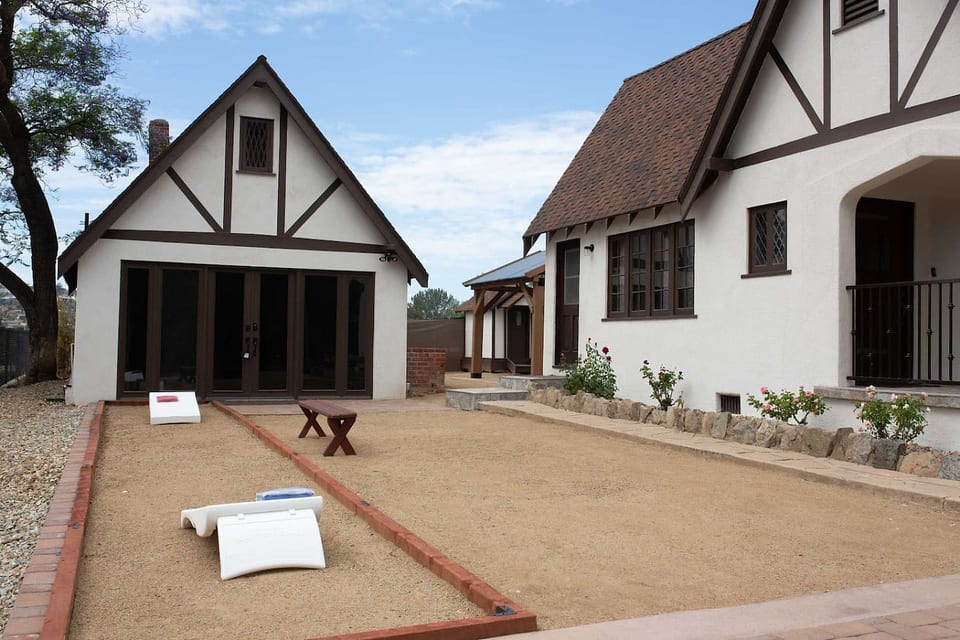 Brandneues Vintage La Mesa Märchen-Tudor Cottage - La Mesa