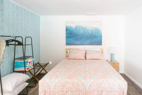 Beachside Bungalow! Steps to Ocean + Bay /Sleeps 6