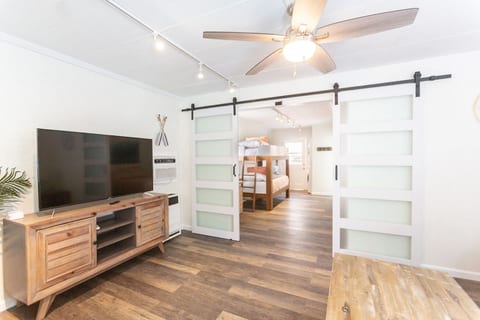 Beachside Bungalow! Steps to Ocean + Bay /Sleeps 6