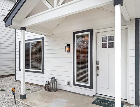 “The cleanliness was outstanding, and every detail in the rental felt thoughtfully and intentionally designed. You can truly tell how much care was put into making this a comfortable and beautiful stay.” -Erica