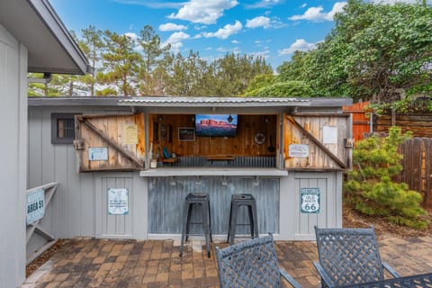 Modern Cowboy Retreat | Hot Tub | Saloon | Pets