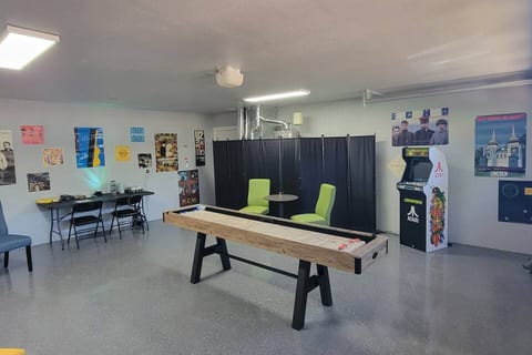 Modern Cowboy Retreat | Hot Tub | Saloon | Pets