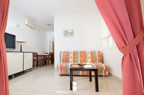 Apartments Ksenija - Unit 48590-61