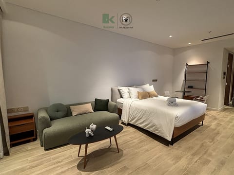 The Crest Thu Thiem | Modern Studio by Kaystay