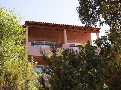 Unterkunft mit Terrasse, AC, Gemeinschaftspool