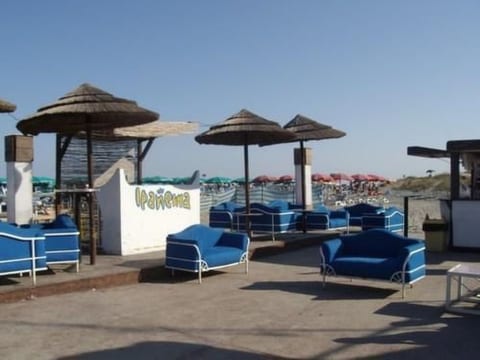 Eckhaus in Lido Di Volano, großer Innenhof, Grillplatz