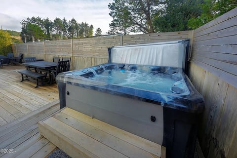 Hot Tub, Outdoor Dining, Fire Pit and Seating 
