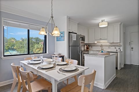 Beachside Resort - Family Comfort 4 U - 2-Bedroom image 7