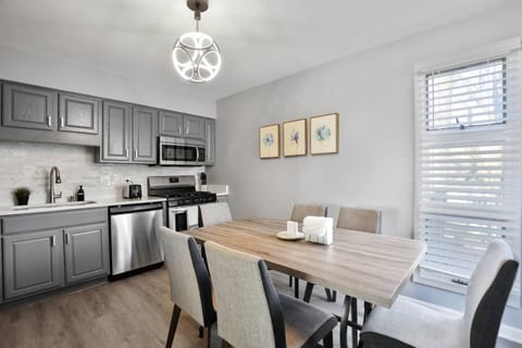 Walk to Downtown! 6-Bedroom Home