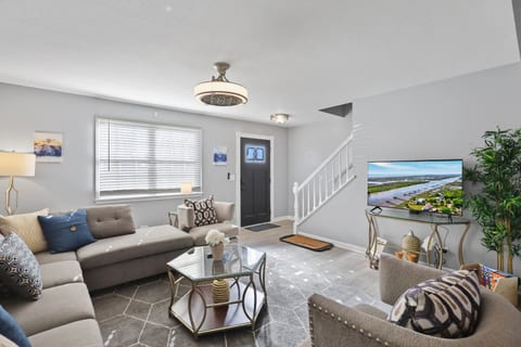 Walk to Downtown! 6-Bedroom Home