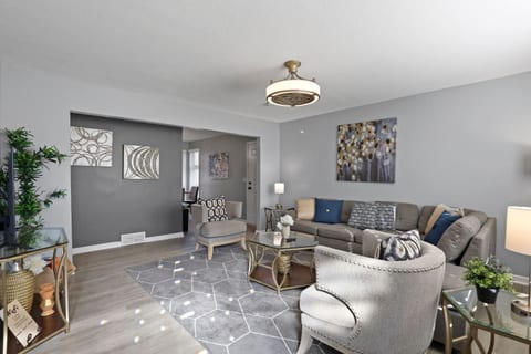 Walk to Downtown! 6-Bedroom Home