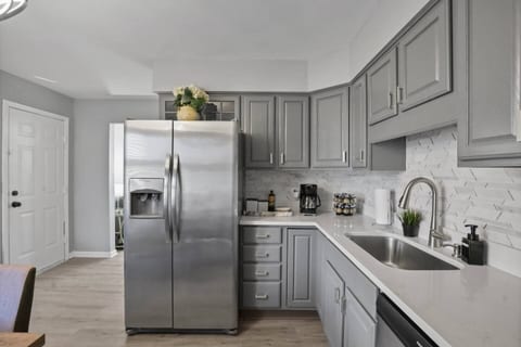 Walk to Downtown! 6-Bedroom Home