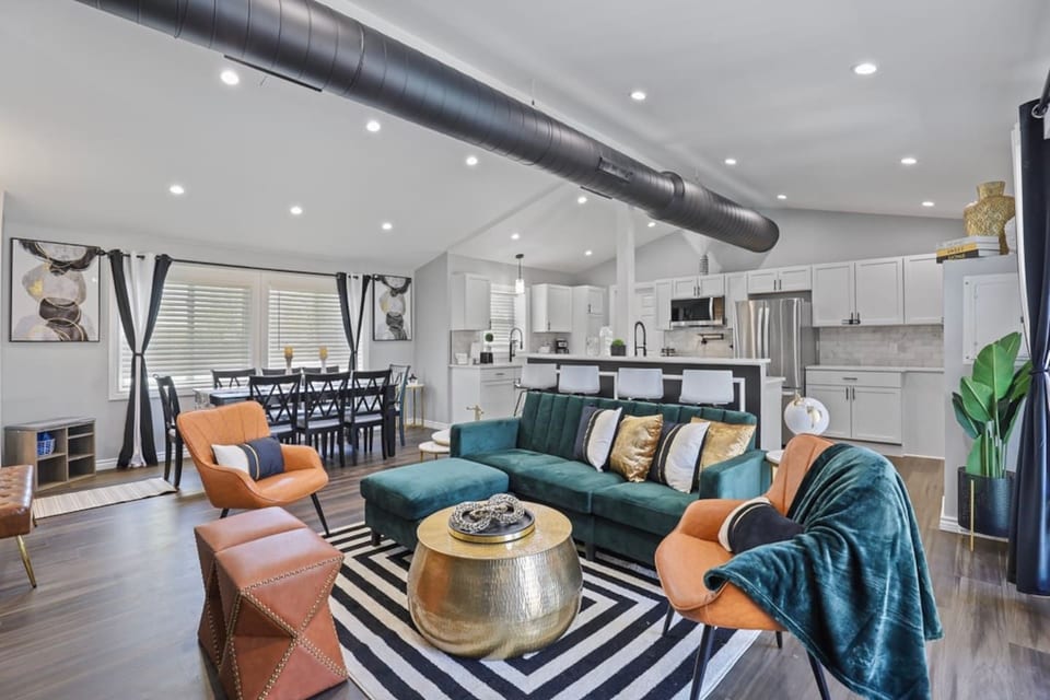 Desirable chic home in a Prime Location! - Oakbrook Terrace