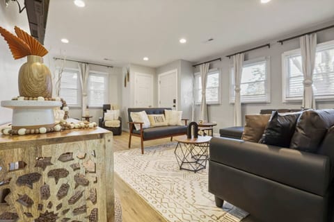 Modern Tranquil Boho Getaway in Glen Ellyn