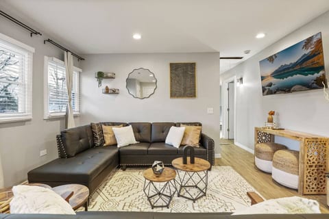 Modern Tranquil Boho Getaway in Glen Ellyn