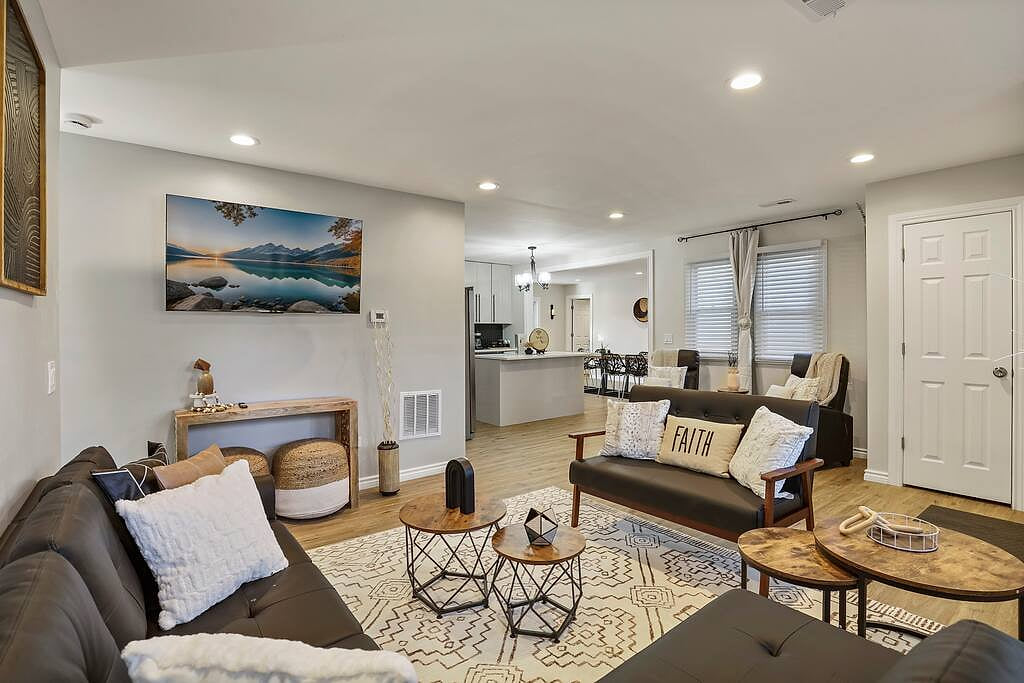 Modern Tranquil Boho Getaway in Glen Ellyn