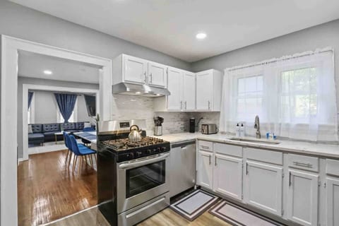 Charming Getaway in Homewood Near Chicago