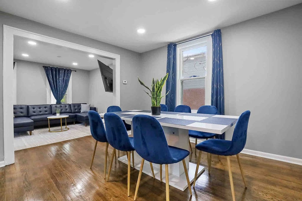 Charming Getaway in Homewood Near Chicago