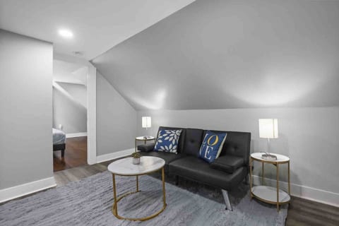 Charming Getaway in Homewood Near Chicago
