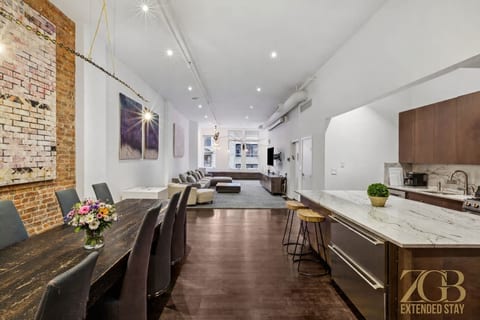 Stunning Full Floor 2500 SF 3BR Loft, Elevator and WD